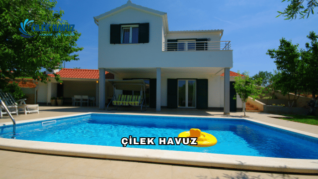 Çilek Havuz Hakkında